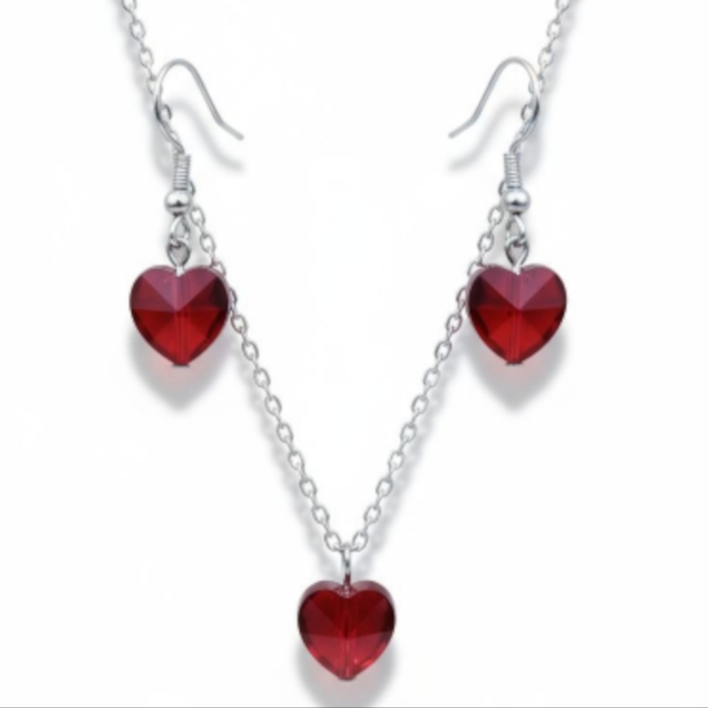 NWT Beautiful Red Glass Heart Charm Necklace & Earrings Set!!